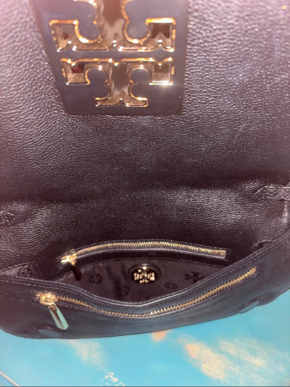 Tory Burch Black Leather Shoulder Bag with Logo Accent - Picture 3 of 4